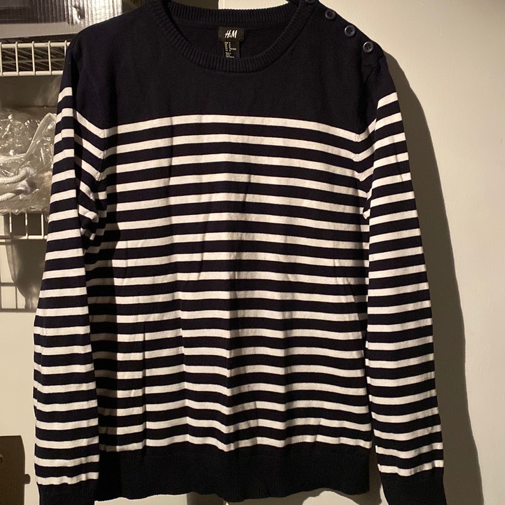 NEW H&M men’s sweater Size M Dark Blue and white